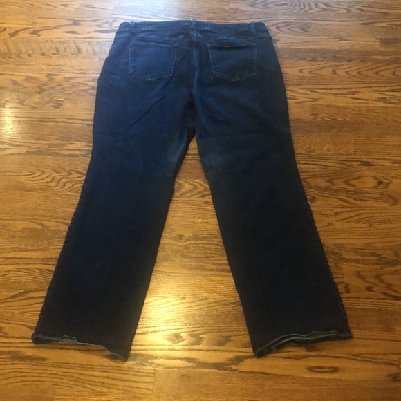 Dark wash plus size jeans - Picture 3 of 4